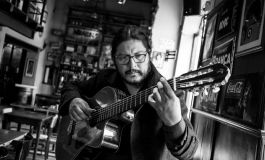 El músico salteño, guitarrista, arreglador y gestor cultural, Carlos Fernando Vargas llega a Buenos Aires con una propuesta musical en formato disco