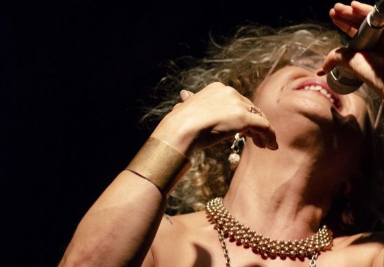 Luciana Jury: una mujer, una voz, una guitarra y un racimo de canciones